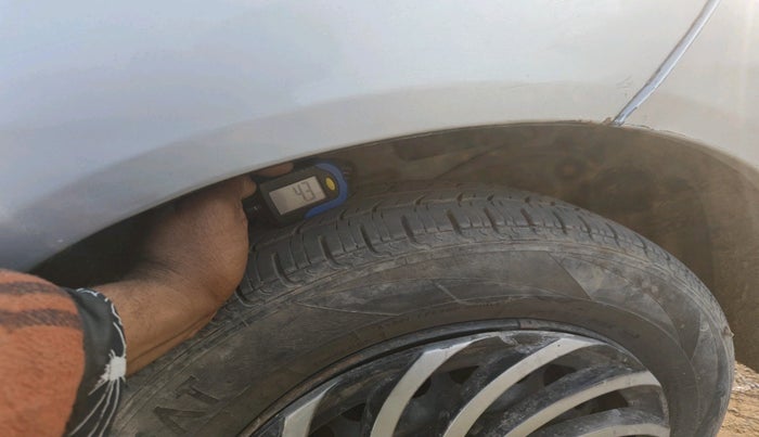 2015 Honda Amaze 1.2L I-VTEC S, Petrol, Manual, 1,03,217 km, tyre