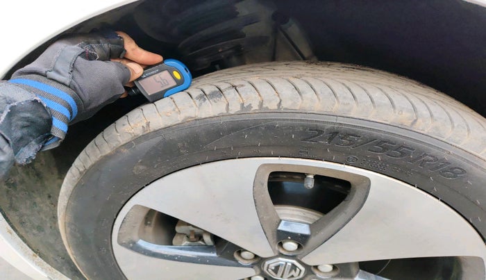 2025 MG Windsor EV Exclusive, Electric, Automatic, 4,441 km, tyre