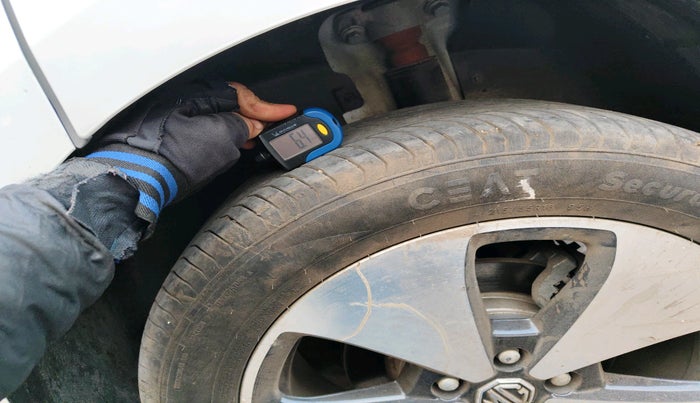 2025 MG Windsor EV Exclusive, Electric, Automatic, 4,441 km, tyre