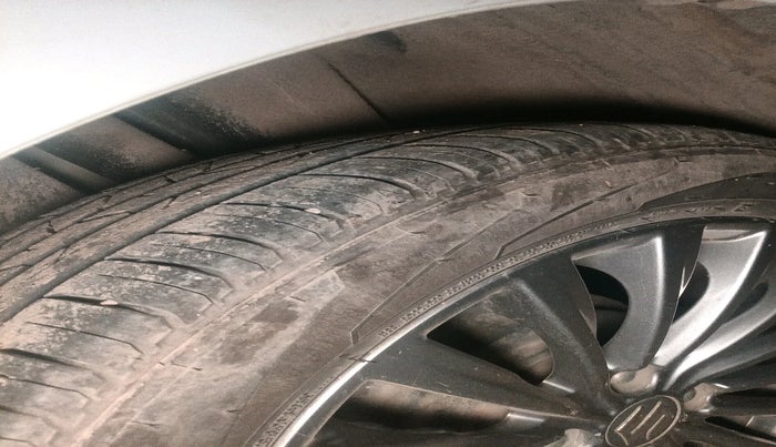 2015 Maruti Ciaz ZXI+, Petrol, Manual, 69,552 km, tyre