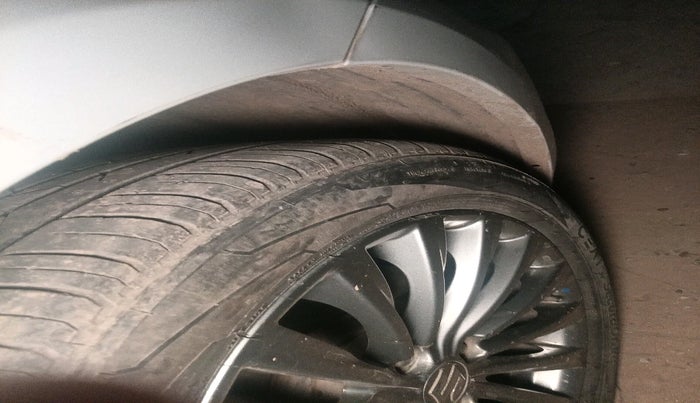 2015 Maruti Ciaz ZXI+, Petrol, Manual, 69,552 km, tyre