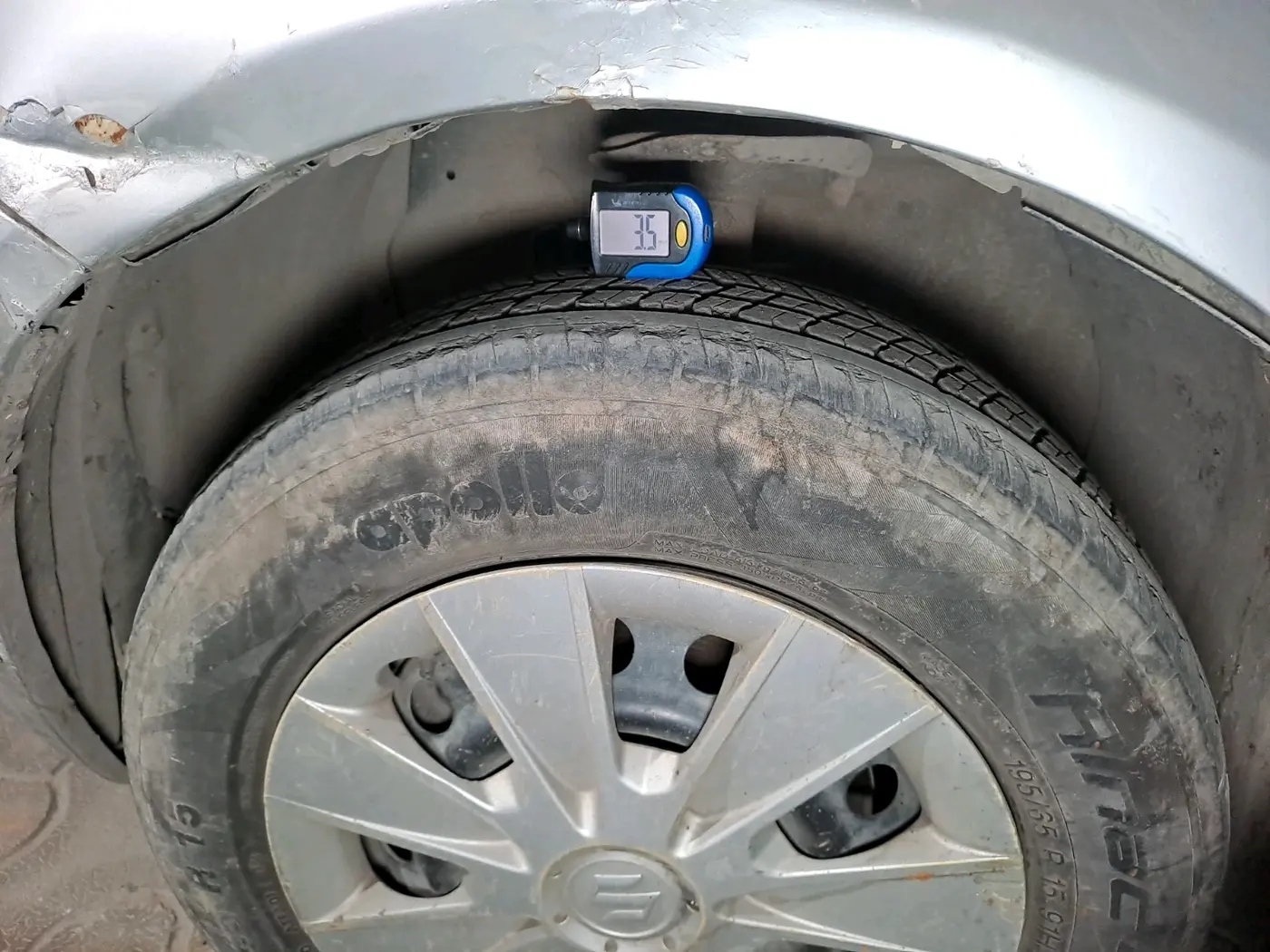 2011 Maruti SX4 VXI, CNG, Manual, 1,27,222 km, tyre