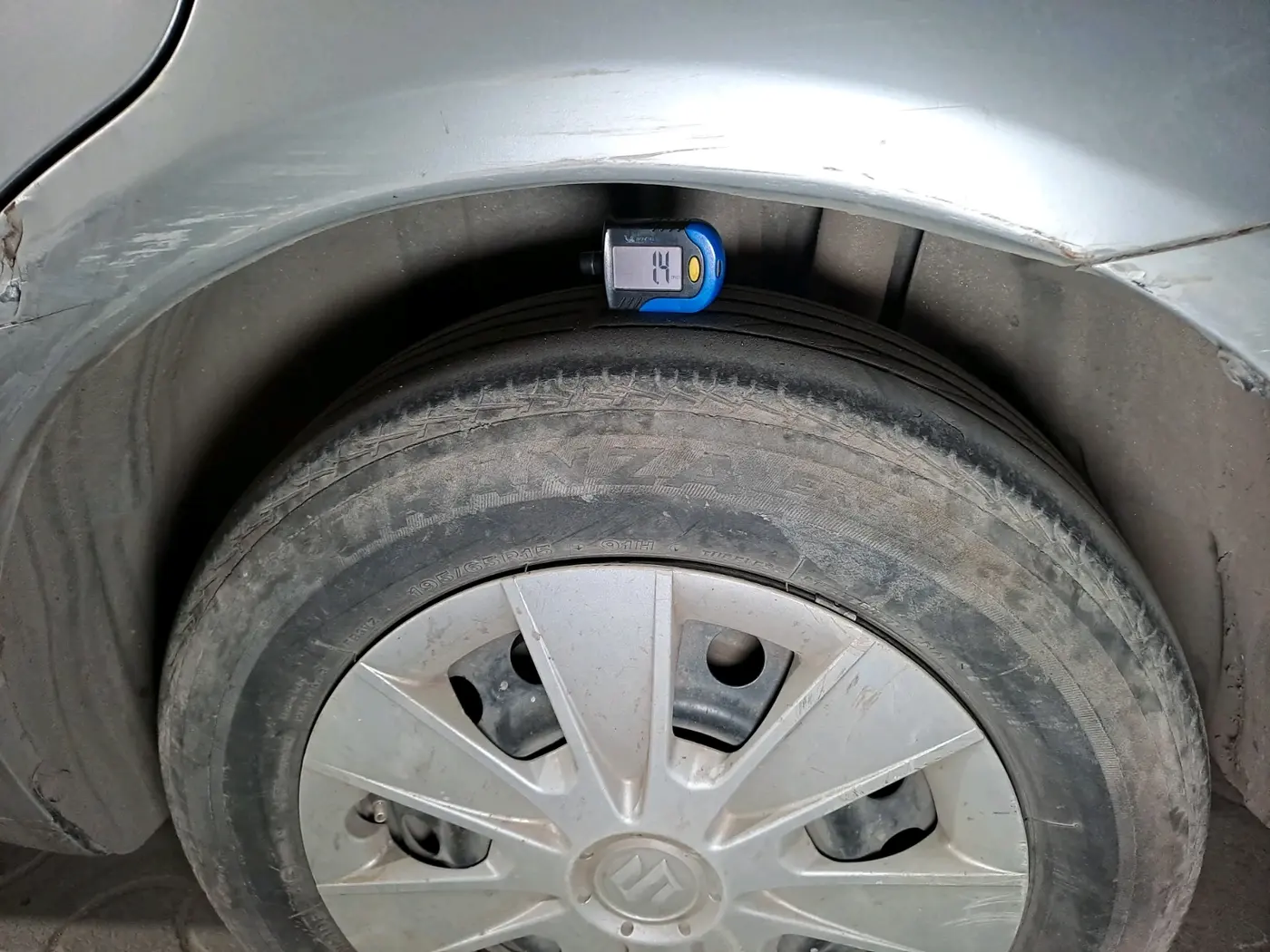 2011 Maruti SX4 VXI, CNG, Manual, 1,27,222 km, tyre