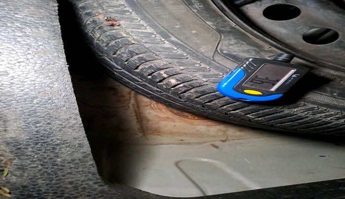 2011 Maruti SX4 VXI, Petrol, Manual, 1,27,222 km, tyre