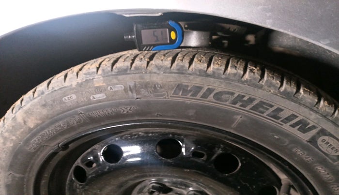 2015 Volkswagen Polo COMFORTLINE 1.2L, Petrol, Manual, 64,612 km, tyre