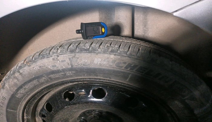 2015 Volkswagen Polo COMFORTLINE 1.2L, Petrol, Manual, 64,612 km, tyre