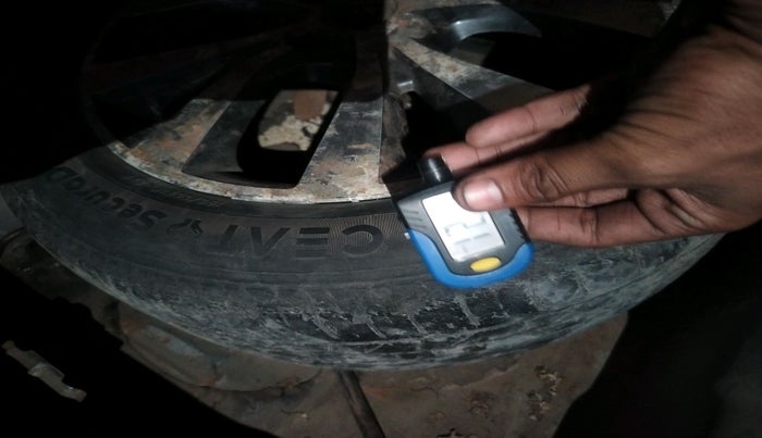 2013 Hyundai Verna FLUIDIC 1.6 VTVT SX AT, CNG, Automatic, 1,50,555 km, tyre