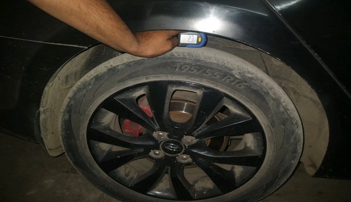 2013 Hyundai Verna FLUIDIC 1.6 VTVT SX AT, CNG, Automatic, 1,50,555 km, tyre