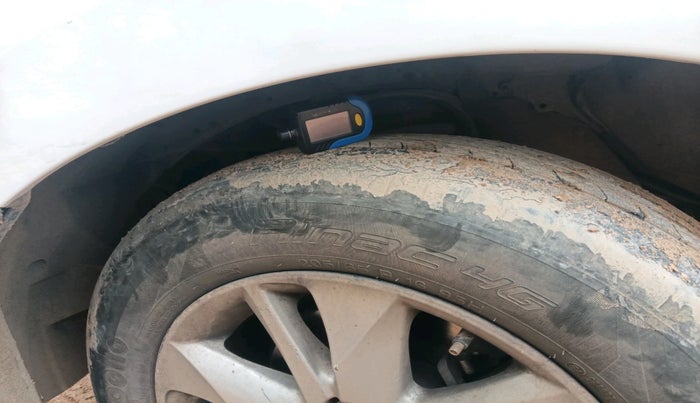 2016 Toyota Innova Crysta 2.8 GX AT 7 STR, Diesel, Automatic, 1,63,860 km, tyre