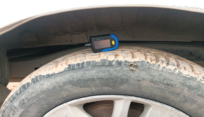 2016 Toyota Innova Crysta 2.8 GX AT 7 STR, Diesel, Automatic, 1,63,860 km, tyre