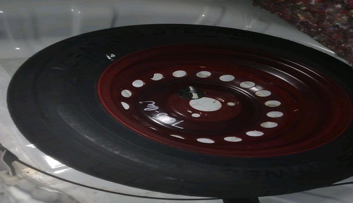 2023 Renault Kwid CLIMBER 1.0 AMT Dual Tone , Petrol, Automatic, 8,396 km, tyre