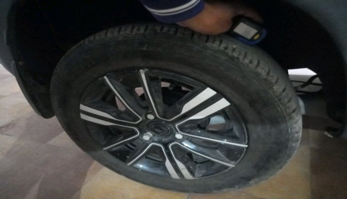 2023 Renault Kwid CLIMBER 1.0 AMT Dual Tone , Petrol, Automatic, 8,396 km, tyre