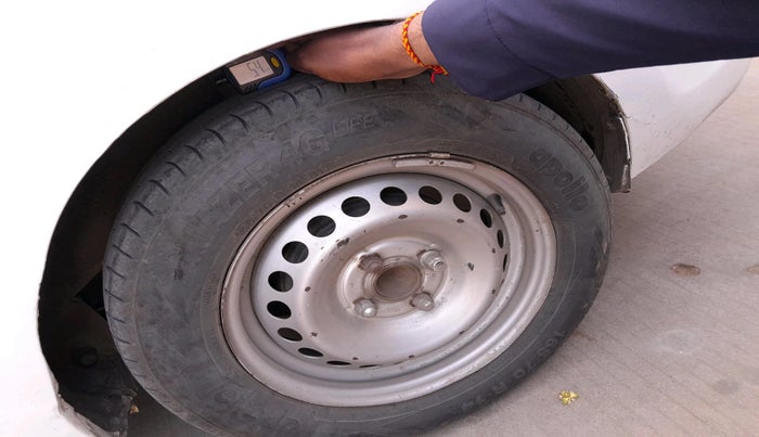 2016 Hyundai Xcent BASE 1.1, Diesel, Manual, 1,68,849 km, tyre