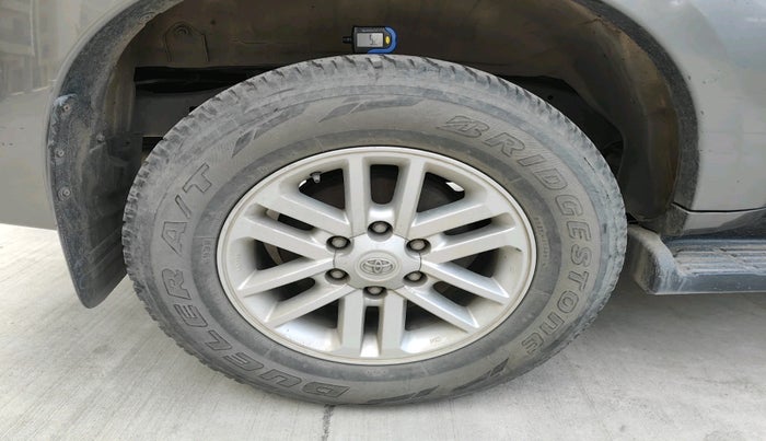 2014 Toyota Fortuner 3.0 4X2 AT, Diesel, Automatic, 2,45,650 km, tyre