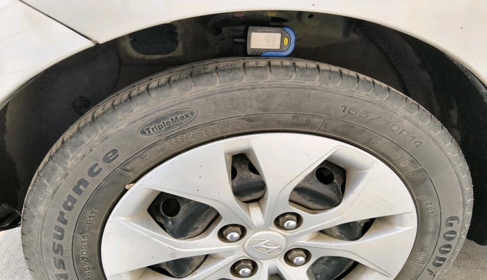 2015 Hyundai Xcent S 1.2, Petrol, Manual, 48,159 km, tyre