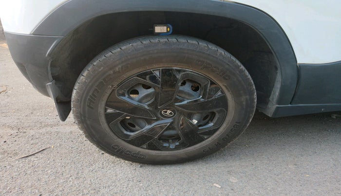 2024 Tata PUNCH ADVENTURE AMT, Petrol, Automatic, 9,884 km, tyre