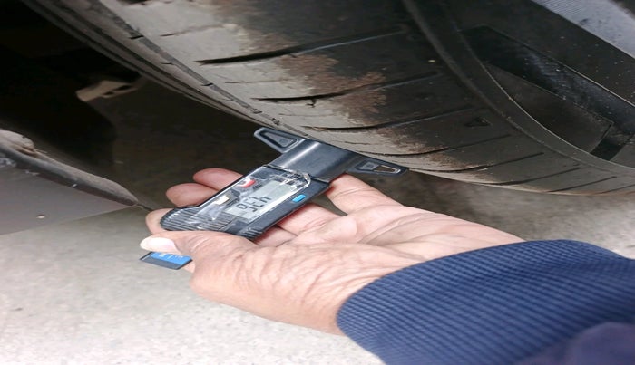 2019 Mahindra XUV300 W6 1.2 PETROL, Petrol, Manual, 50,911 km, tyre