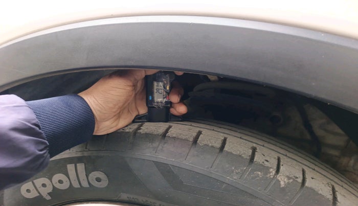 2019 Mahindra XUV300 W6 1.2 PETROL, Petrol, Manual, 50,911 km, tyre