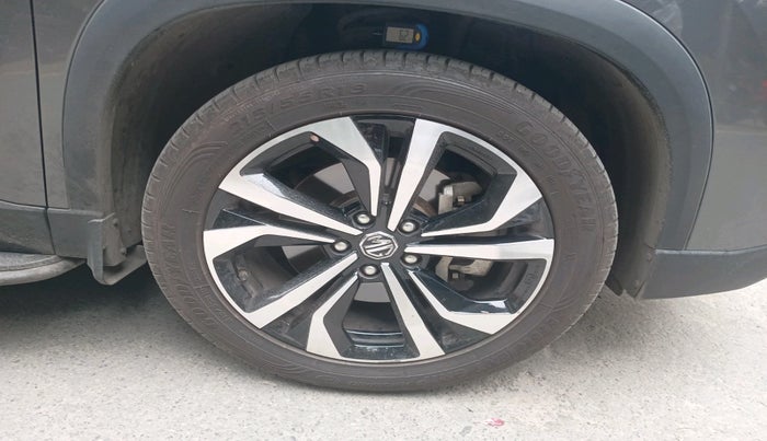 2025 MG HECTOR SHARP PRO 1.5 PETROL TURBO CVT PETROL, Petrol, Automatic, 14,887 km, tyre