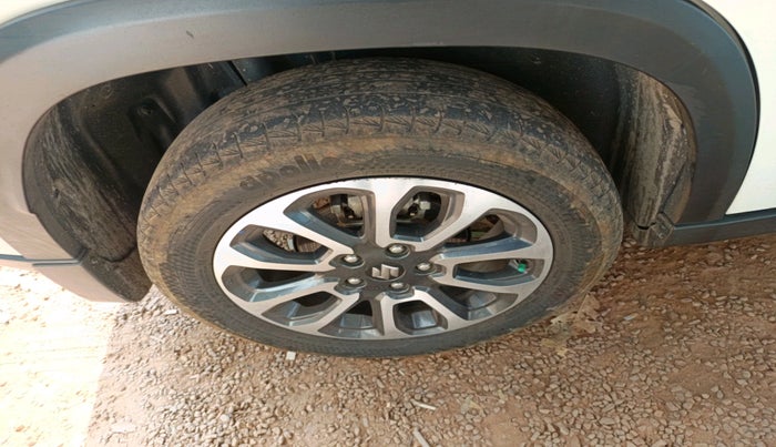 2024 Maruti Grand Vitara ZETA CNG, Petrol, Manual, 82,419 km, tyre