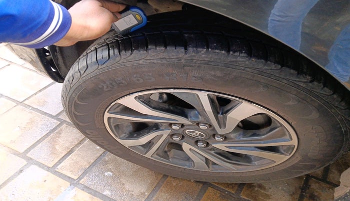 2024 Toyota Innova Crysta 2.4 VX 8STR, Diesel, Manual, 24,095 km, tyre