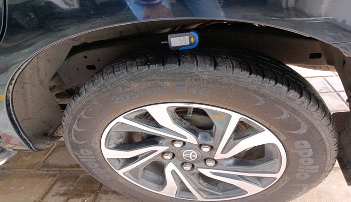 2024 Toyota Innova Crysta 2.4 VX 8STR, Diesel, Manual, 24,095 km, tyre