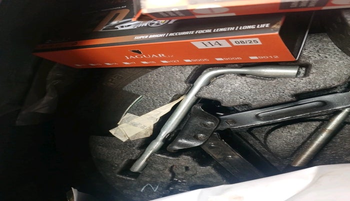 2023 Mahindra XUV300 W4 1.2 PETROL, Petrol, Manual, 13,413 km, tyre