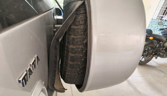 2012 Tata Safari 4X2 EX DICOR 2.2 VTT, Diesel, Manual, 1,30,234 km, tyre