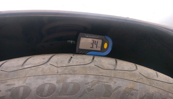 2015 Honda Mobilio 1.5L I-DTEC S, Diesel, Manual, 1,13,196 km, tyre