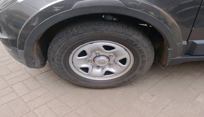 2018 Tata Hexa XM 4X2 7 STR, Diesel, Manual, 1,20,565 km, tyre