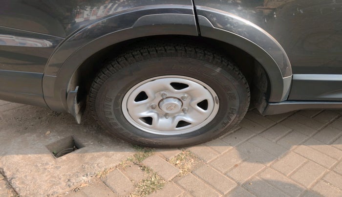 2018 Tata Hexa XM 4X2 7 STR, Diesel, Manual, 1,20,565 km, tyre