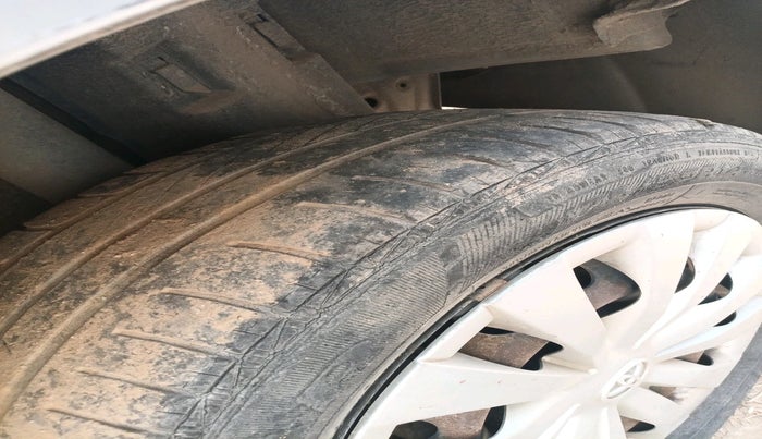 2013 Toyota Etios Liva G, Petrol, Manual, 88,927 km, tyre