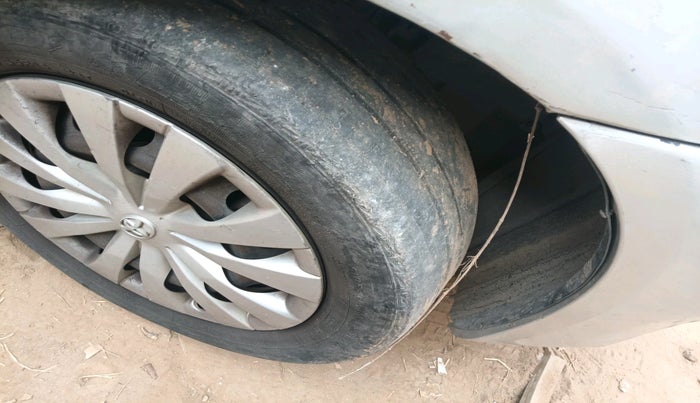 2013 Toyota Etios Liva G, Petrol, Manual, 88,927 km, tyre