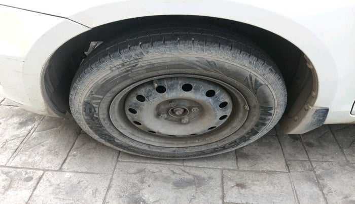 2014 Maruti Swift VXI, Petrol, Manual, 1,11,519 km, tyre