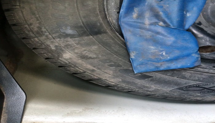 2014 Maruti Swift VXI, Petrol, Manual, 1,11,519 km, tyre