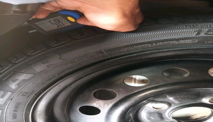 2013 Maruti Wagon R 1.0 VXI, Petrol, Manual, 40,681 km, tyre