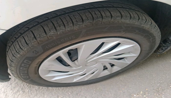 2018 Maruti Ertiga VXI SHVS, Petrol, Manual, 1,01,860 km, tyre