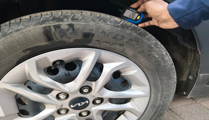 2023 KIA CARENS PRESTIGE 1.5 PETROL 7 STR, Petrol, Manual, 45,512 km, tyre