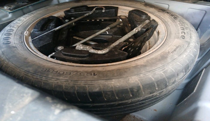 2018 Tata NEXON XM PETROL, Petrol, Manual, 70,418 km, tyre