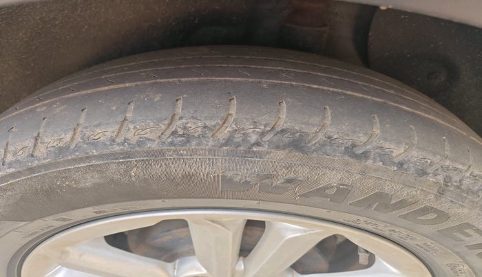 2015 Hyundai Creta SX 1.6 DIESEL, Diesel, Manual, 1,20,297 km, tyre