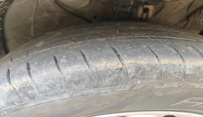 2015 Hyundai Creta SX 1.6 DIESEL, Diesel, Manual, 1,20,297 km, tyre