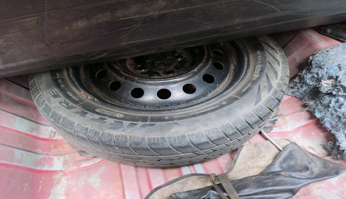 2011 Toyota Etios V, Petrol, Manual, 81,562 km, tyre