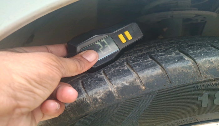 2023 Maruti Swift ZXI PLUS DUAL TONE, Petrol, Manual, 59,781 km, tyre