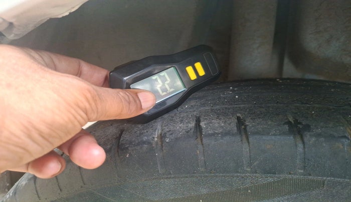 2023 Maruti Swift ZXI PLUS DUAL TONE, Petrol, Manual, 59,781 km, tyre