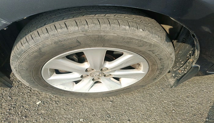 2015 Toyota Corolla Altis G PETROL, Petrol, Manual, 1,09,068 km, tyre