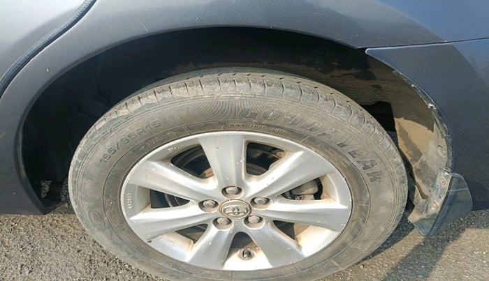 2015 Toyota Corolla Altis G PETROL, Petrol, Manual, 1,09,068 km, tyre