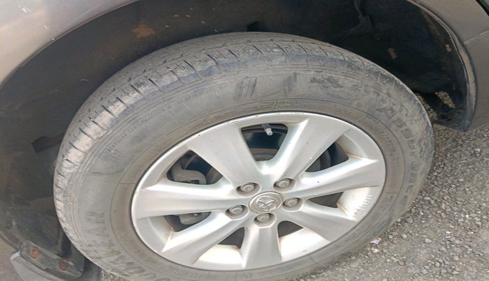 2015 Toyota Corolla Altis G PETROL, Petrol, Manual, 1,09,068 km, tyre