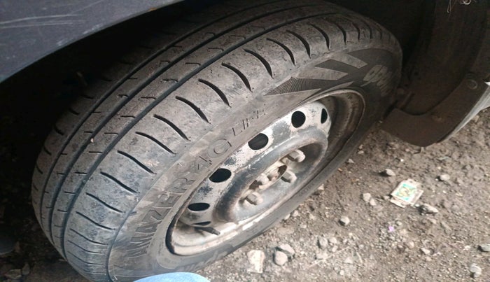 2015 Maruti Wagon R 1.0 LXI CNG, Petrol, Manual, 1,37,202 km, tyre