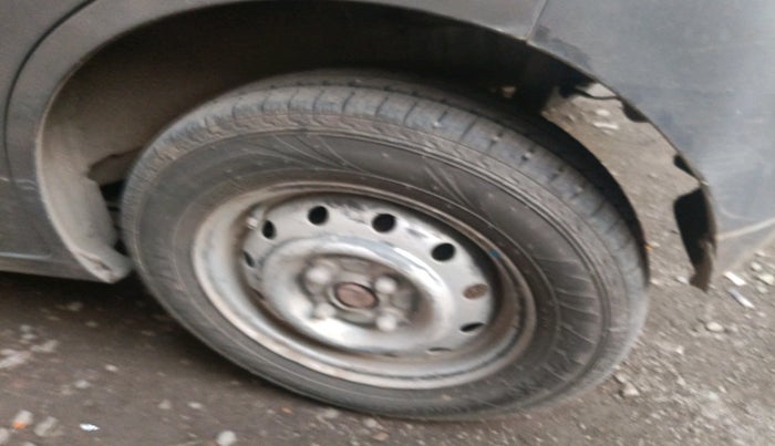 2015 Maruti Wagon R 1.0 LXI CNG, Petrol, Manual, 1,37,202 km, tyre