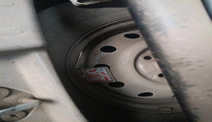 2015 Maruti Wagon R 1.0 LXI CNG, Petrol, Manual, 1,37,202 km, tyre